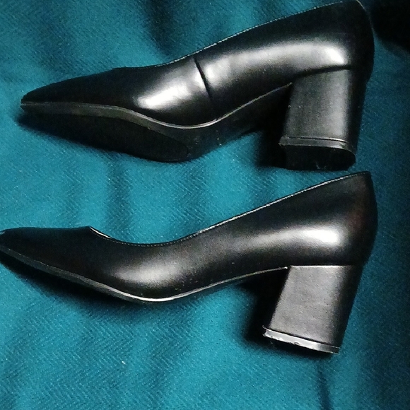 Sleek Black Leather Heels - Picture 7 of 8